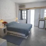 Ianthe & 4* Oia (Santorini)