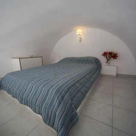 Ianthe & Aparthotel Oia (Santorini)