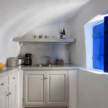 Ianthe & 4* Oia (Santorini)