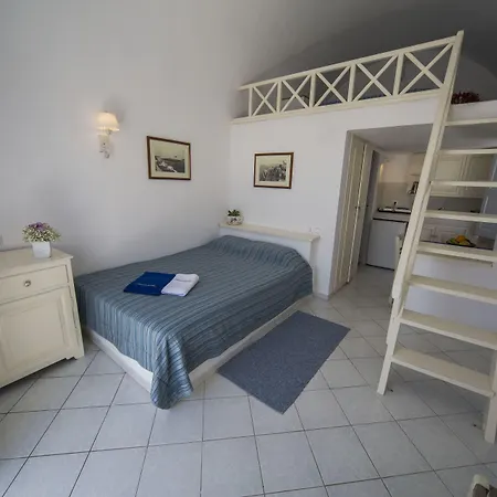 Ianthe & Aparthotel Oia (Santorini)