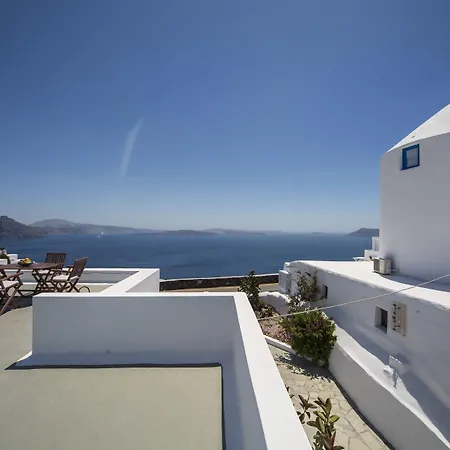 Ianthe & Aparthotel Oia (Santorini)