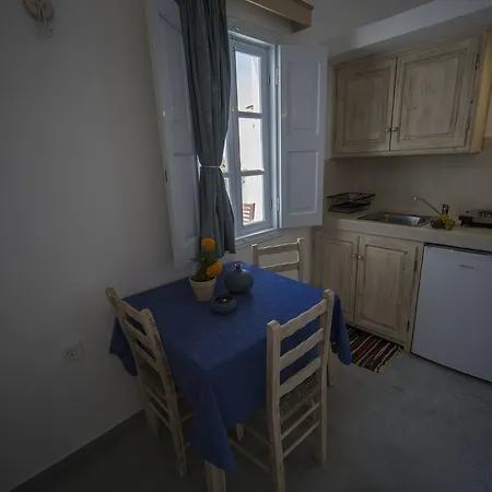 Aparthotel Ianthe & 4*