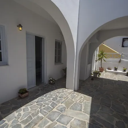 Aparthotel Ianthe & 4*