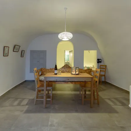 Aparthotel Ianthe & 4*