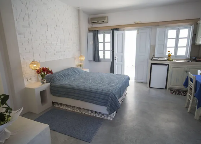 Ianthe & 4* Oia (Santorini)