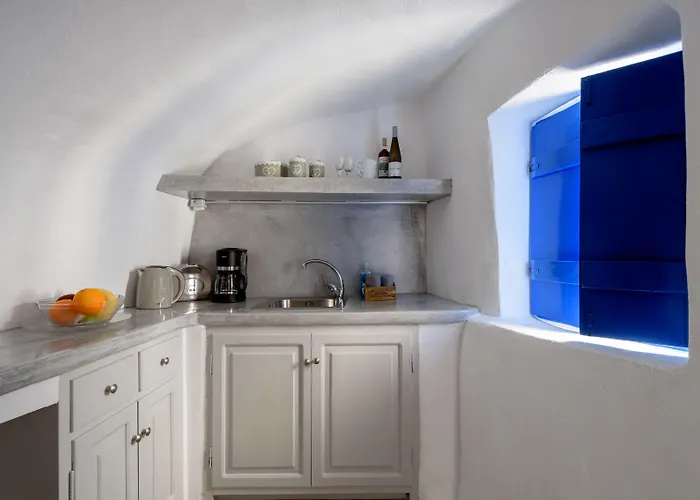 Ianthe & 4* Oia (Santorini)