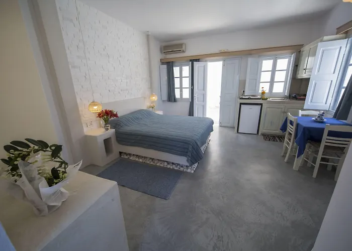 Ianthe & 4* Oia (Santorini)