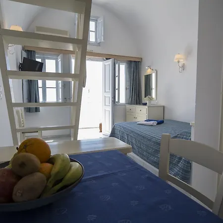 Ianthe & Aparthotel Oia (Santorini)