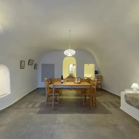 Ianthe & Oia (Santorini)