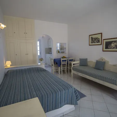 Ianthe & Aparthotel Oia (Santorini)